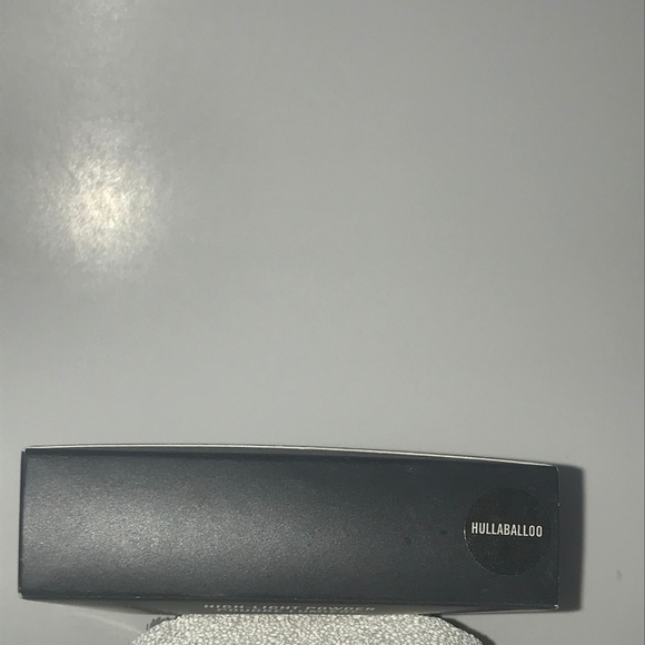 Mac Cosmetics HIghlight Powder in Hullaballoo - Picture 3 of 4